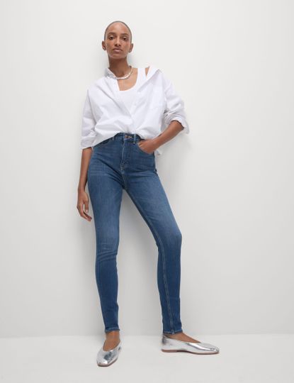 Suddenly, the Skinny Jeans and Ballet Flats Combo Is Back Like It Never ...