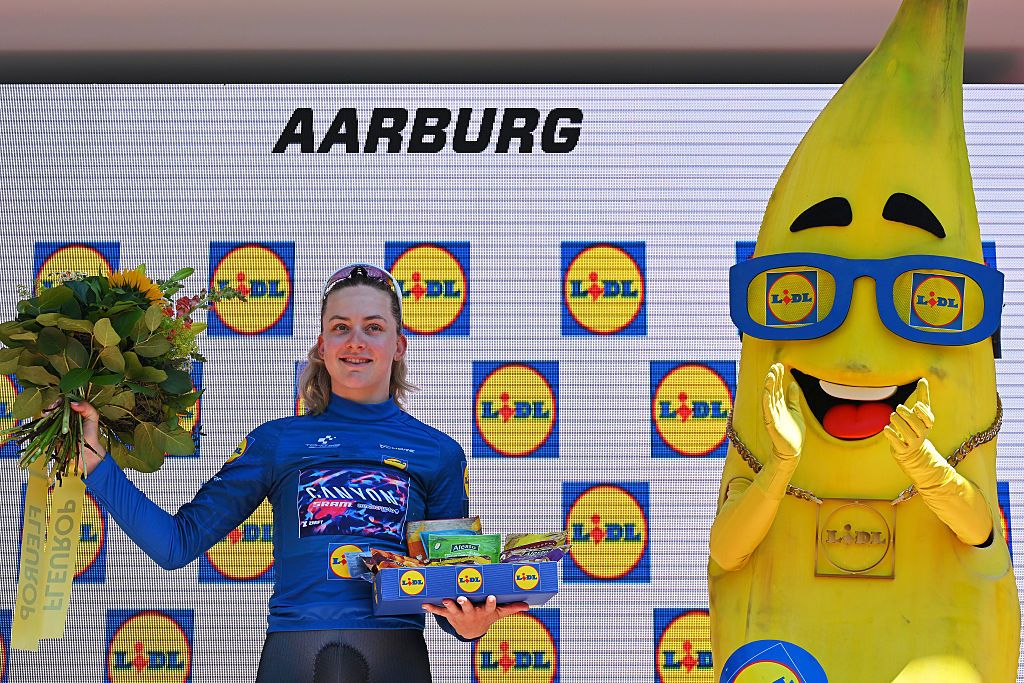 AARBURG, SWITZERLAND - JUNE 20: Zoe Backstedt of Great Britain and Team CANYON//SRAM zondacrypto celebrates at podium as Blue Points Jersey winner during the 89th Tour de Suisse 2026, Stage 4 a 23.7km individual time trial stage from Aarburg to Aarburg / #UCIWT / on June 20, 2026 in Aarburg, Switzerland. (Photo by Tim de Waele/Getty Images)