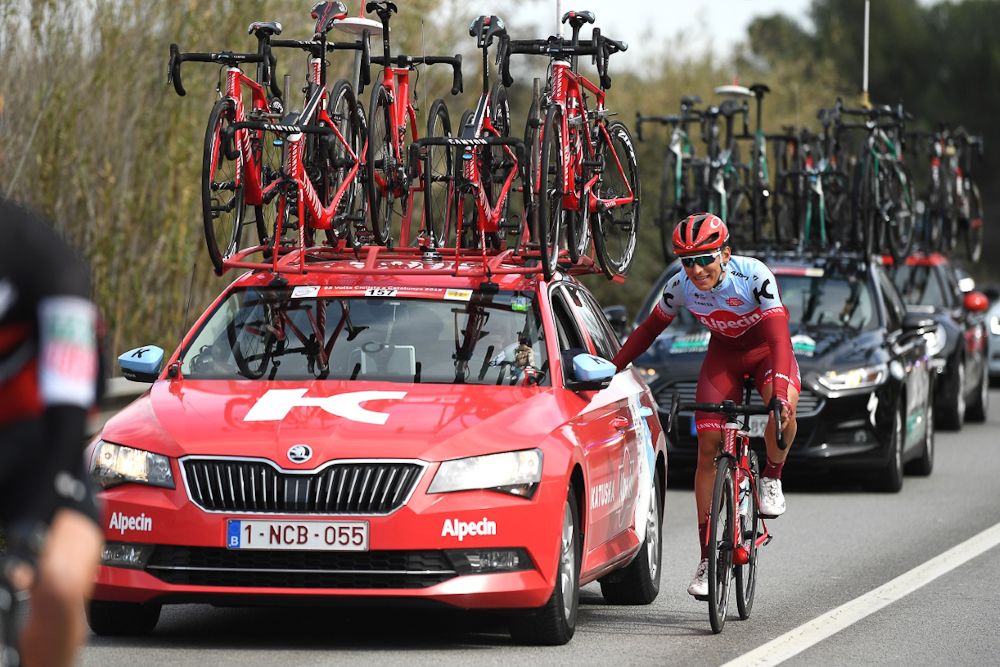 Jhonatan Restrepo (Katusha-Alpecin) visits the team car