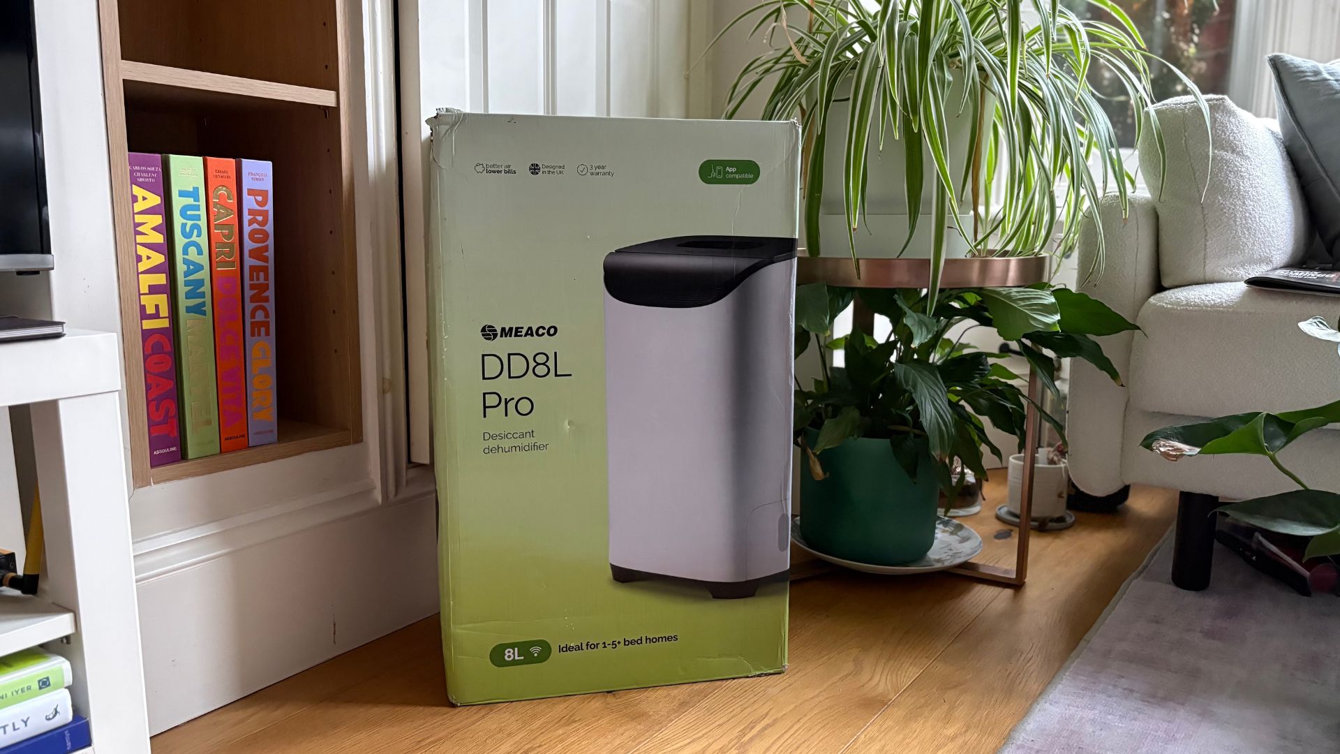 The Meaco DD8L Pro Dehumidifier box