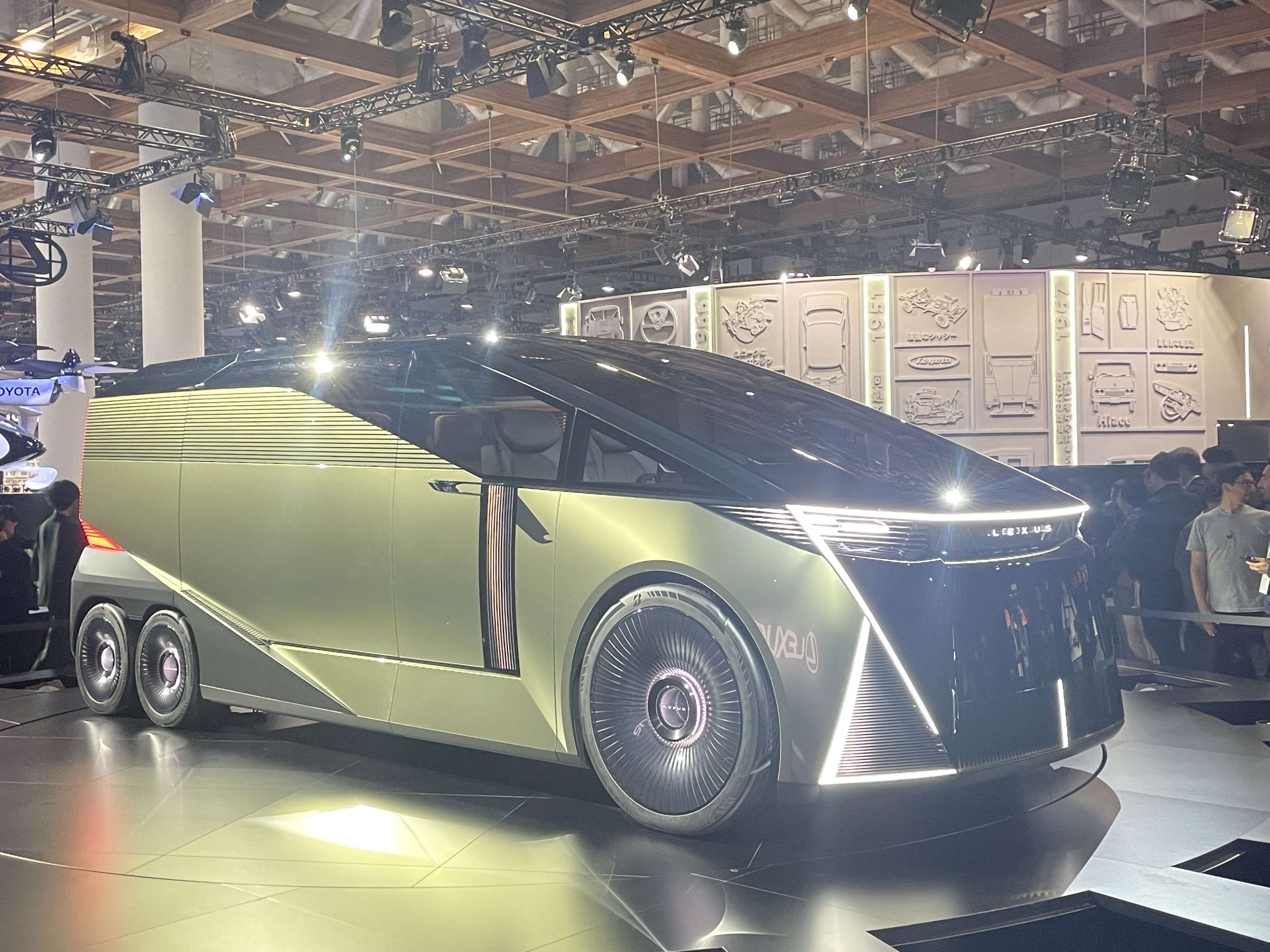 Lexus LS (six-wheeler) concept