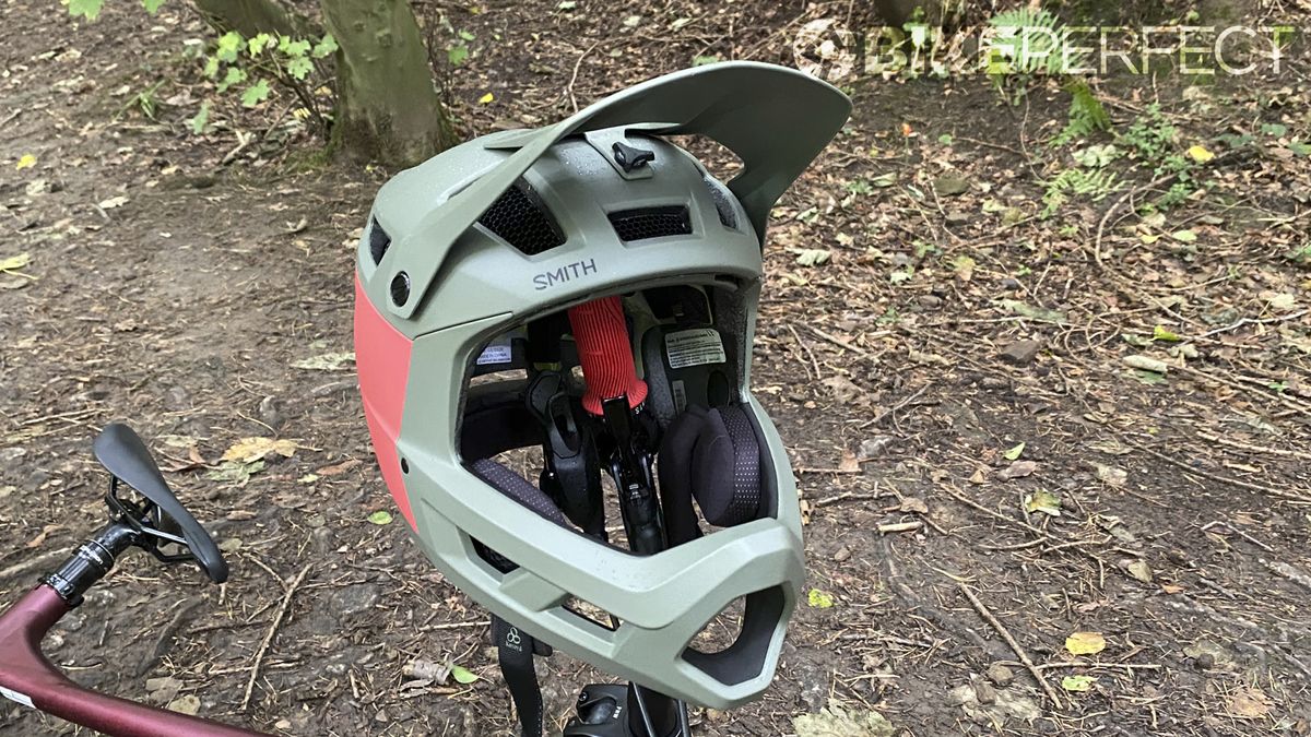 Smith Mainline full-face helmet review | BikePerfect