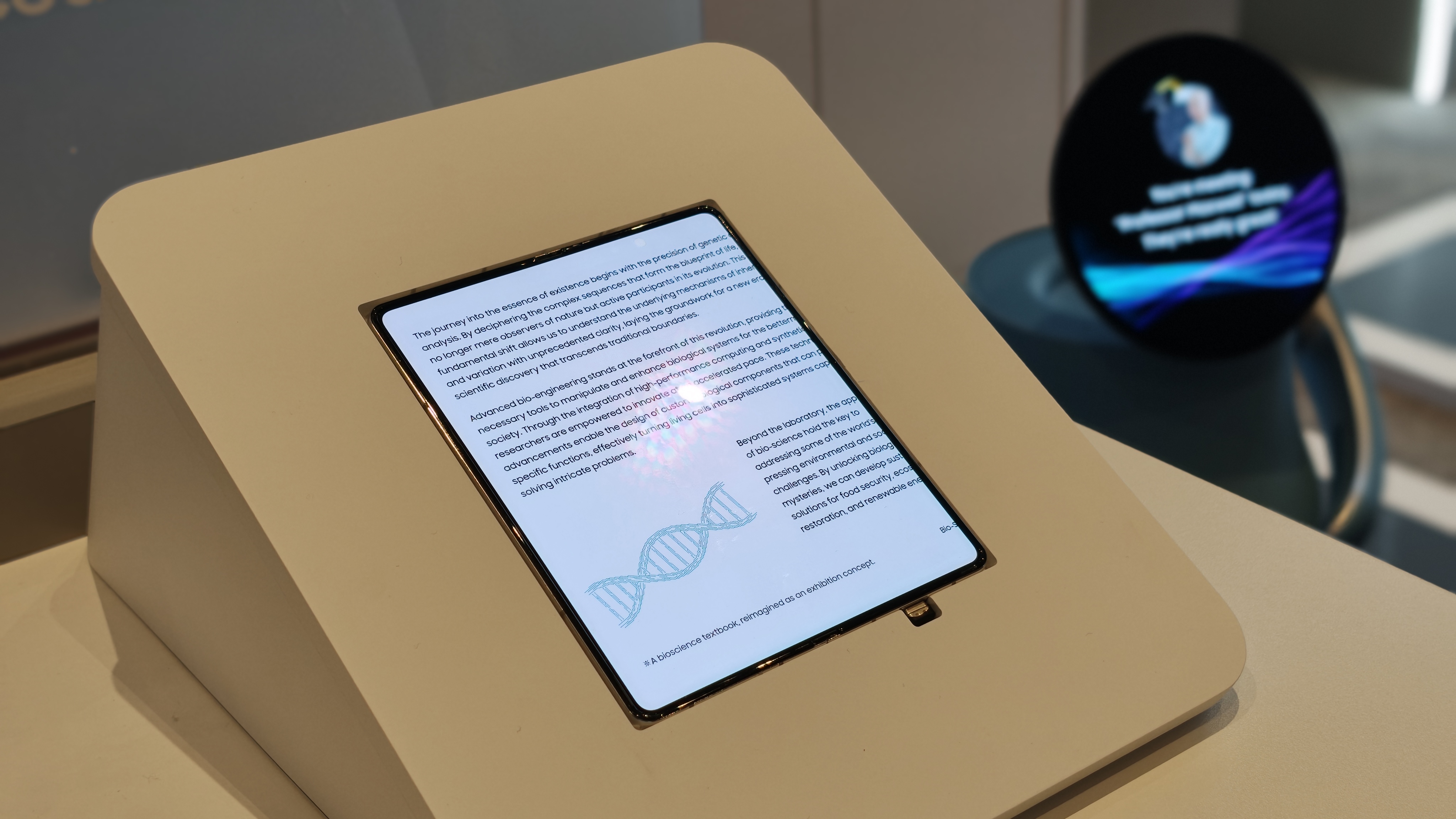 Samsung creaseless panel showcased