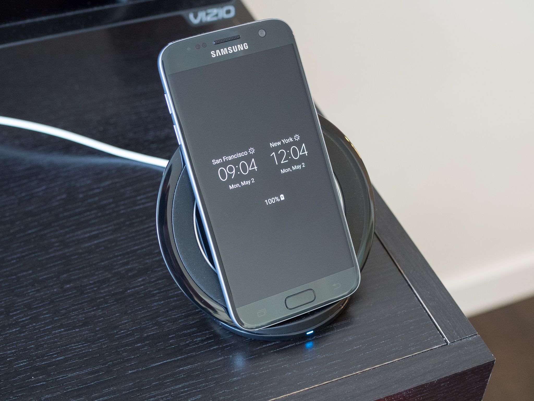 50 беспроводная зарядка. Samsung Wireless Charger 2022. Беспроводная зарядка Samsung a01. Samsung Wireless Charger Stand. Самсунг с беспроводной зарядкой 2022.
