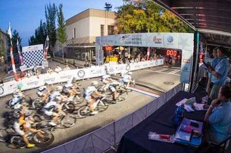 The women with 5 laps to go.