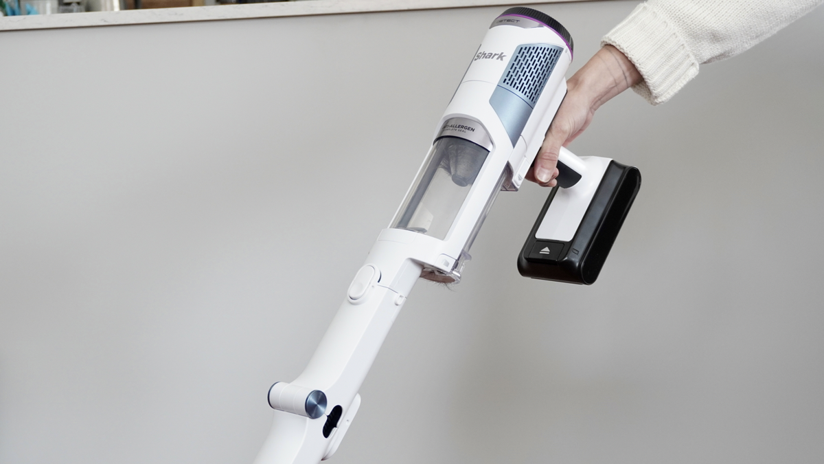 Shark Detect Clean &amp; Empty Pet IW4621UKT vacuum cleaner in a home setting.