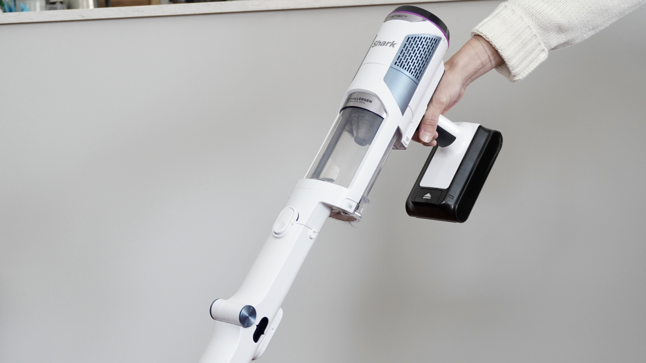Shark Detect Clean &amp; Empty Pet IW4621UKT vacuum cleaner in a home setting.