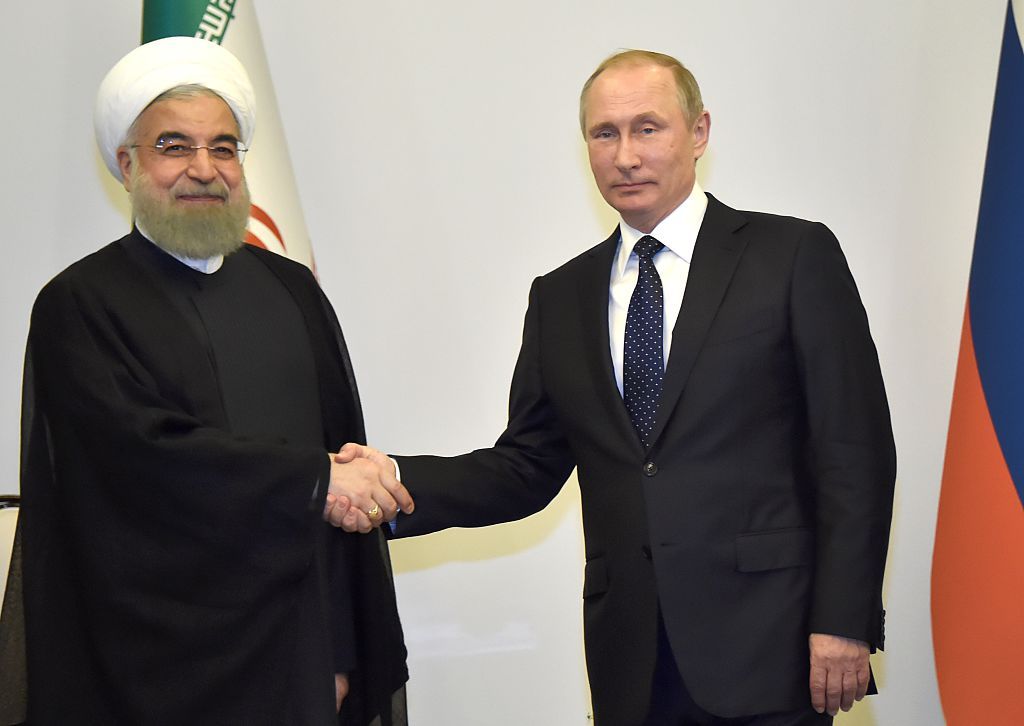 Iran&amp;#039;s Rouhani shakes hands with Russia&amp;#039;s Vladimir Putin