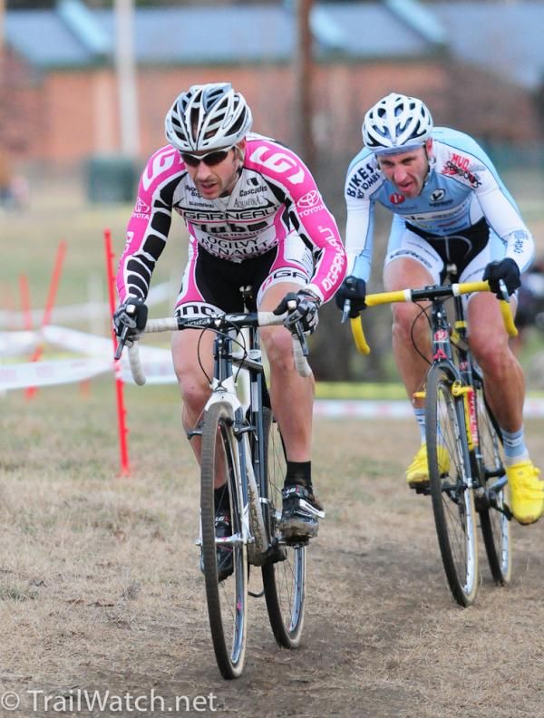 Derek St. John(Garneau Club Chaussure) was locked in a battle with Adam Myerson for much of the race