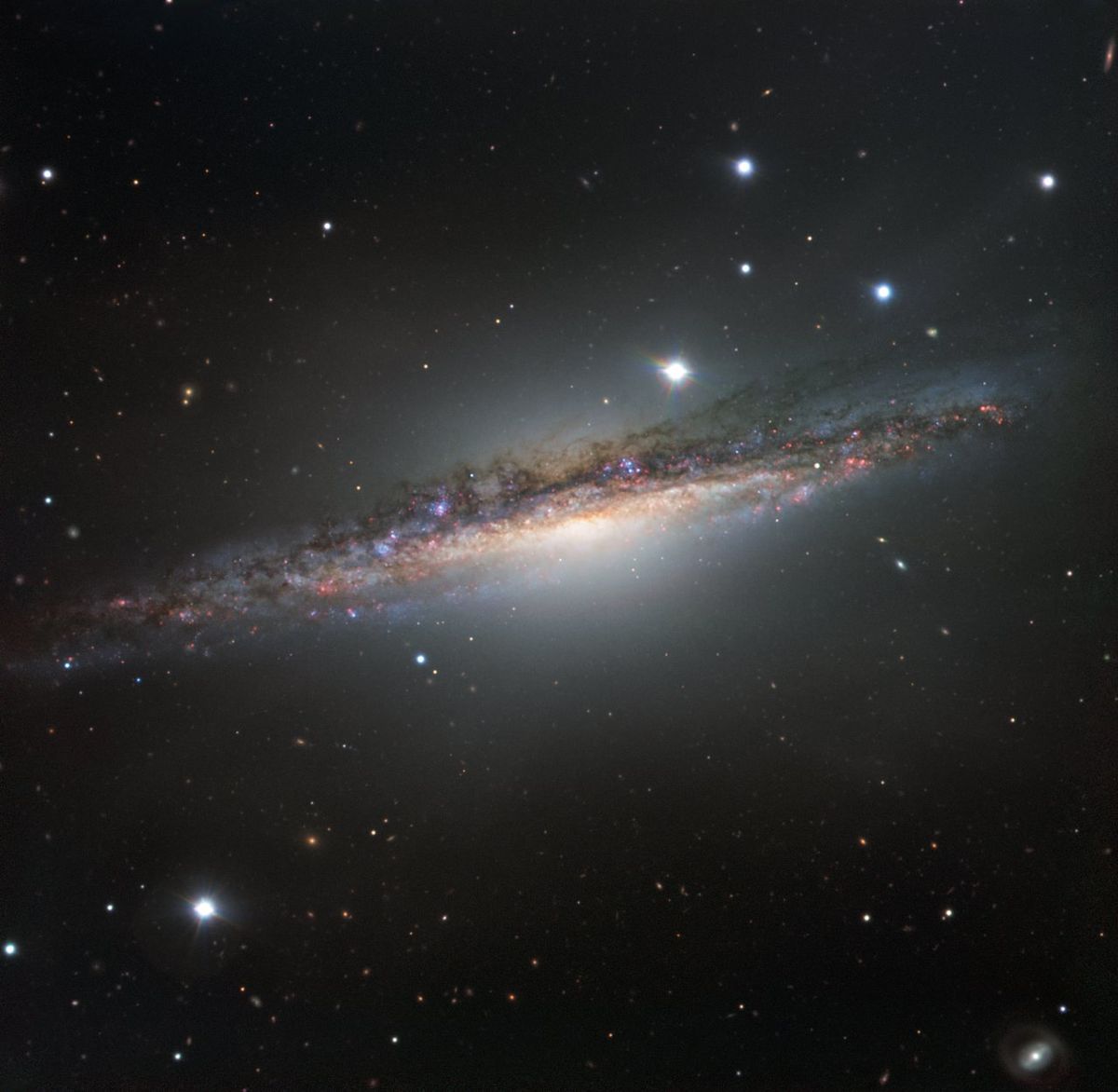 Spiral Galaxy Captured in Unique, Gorgeous Edge-On View (Video, Photos
