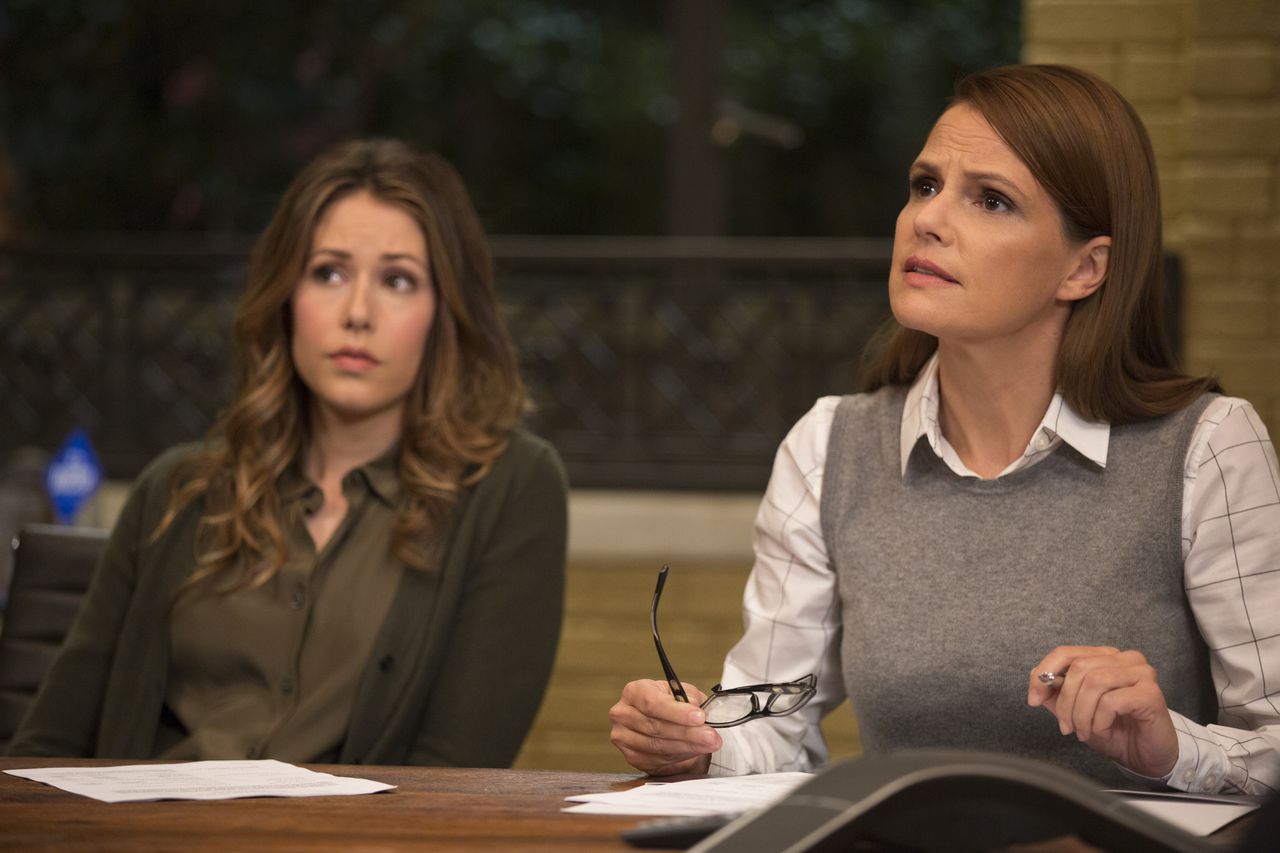 Amanda Crew and Suzanne Cryer star in Silicon Valley.