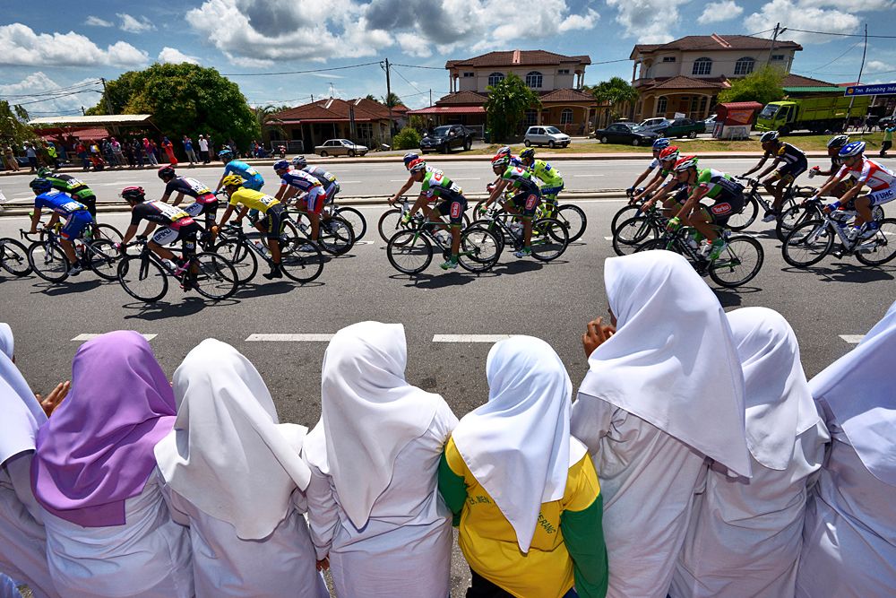 The peloton during stage 2 of the Tour de Langkawi