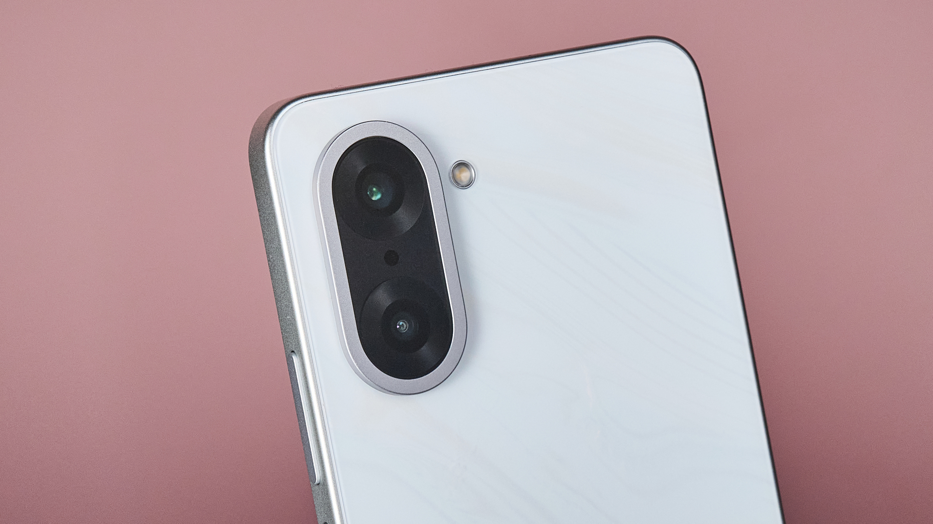 A closeup of the OnePlus Nord CE5's vertically aligned camera module.