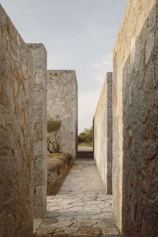 Casa Enso II stone alleyways