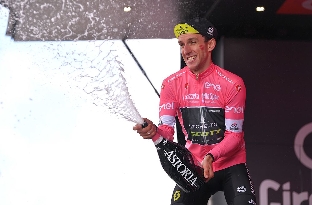 Simon Yates (Mitchelton-Scott) celebrates winning stage 9 and being in the maglia rosa at the Giro d'Italia