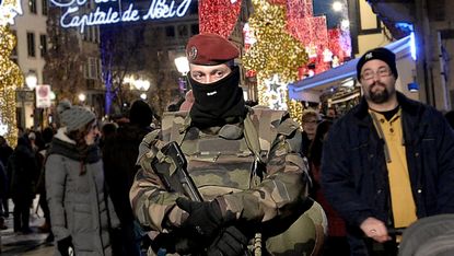 161123_french_soldier_in_strasbourg.jpg