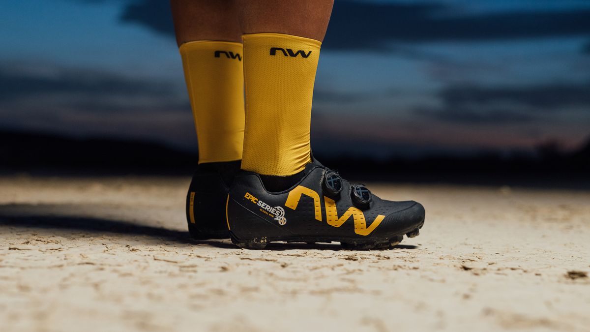 Rebel 3 x Epic Series shoe in black with yellow detail