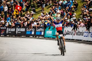 Elite Women XCO - Lecomte charges out of leading trio to win Lenzerheide World Cup