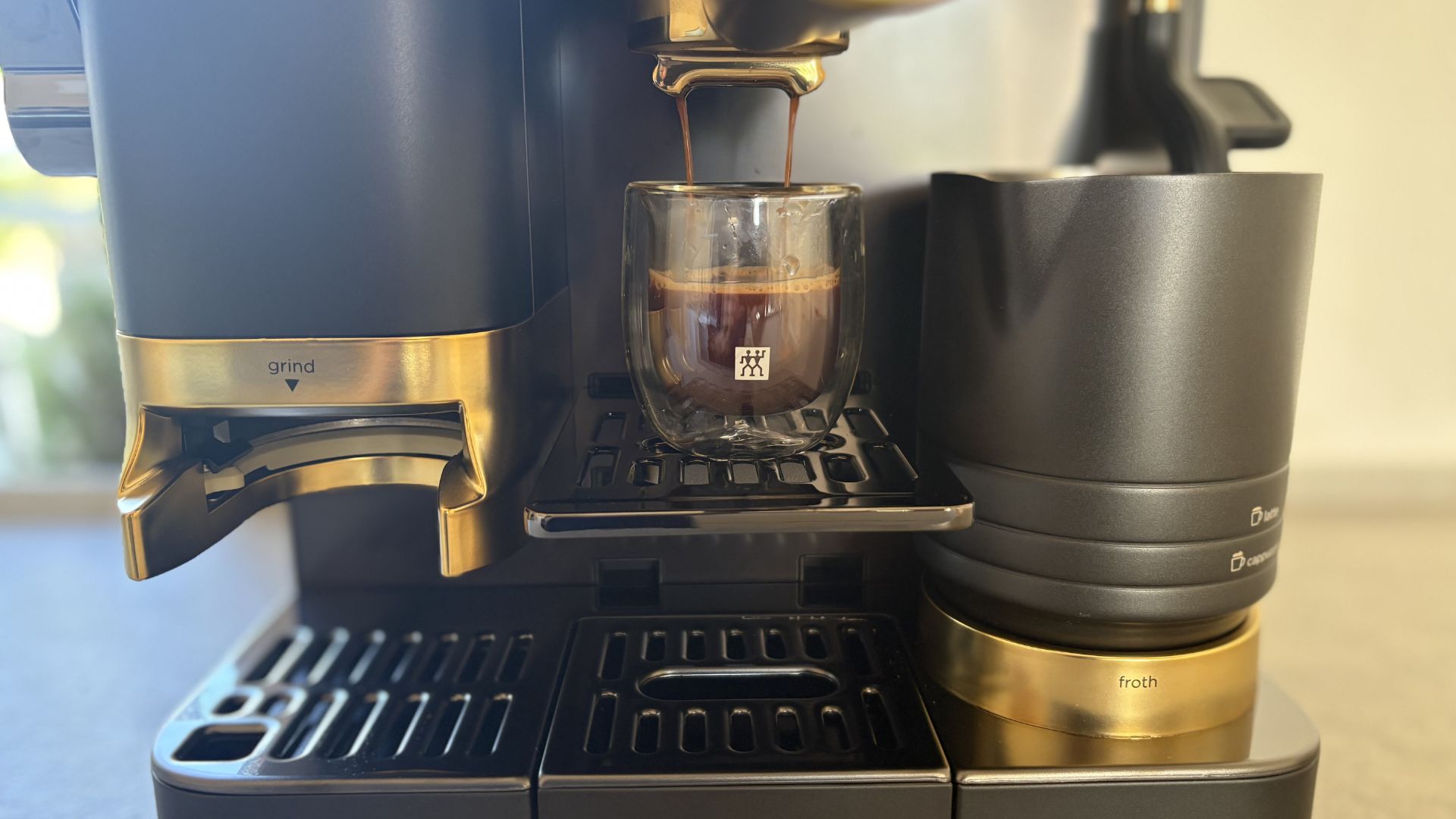 Ninja Luxe Cafe Coffee Machine with David Beckham