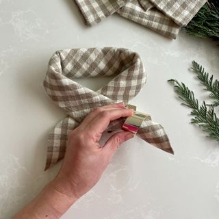 Folding a napkin into a bow