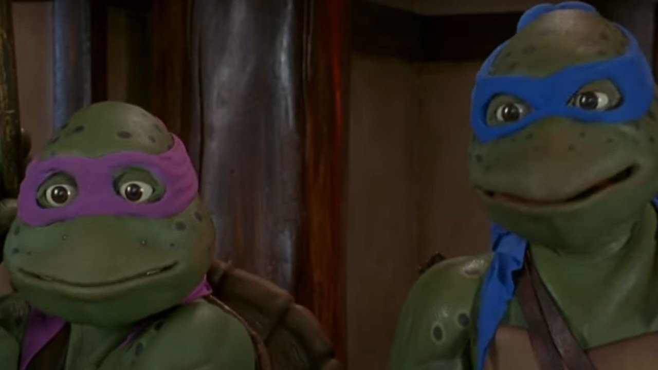 Donatello and Leonardo talking in Teenage Mutant Ninja Turtles III