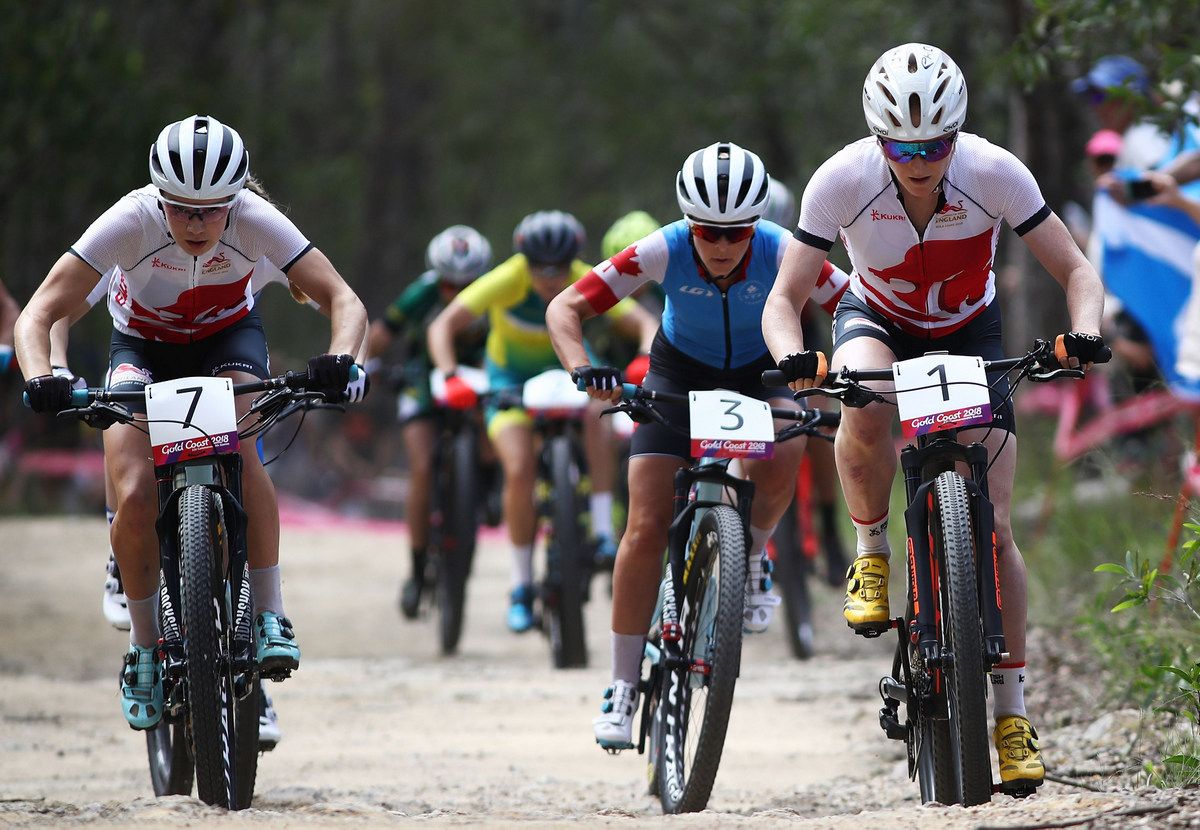 Evie Richards (England) and Annie Last (England) take the front two positions