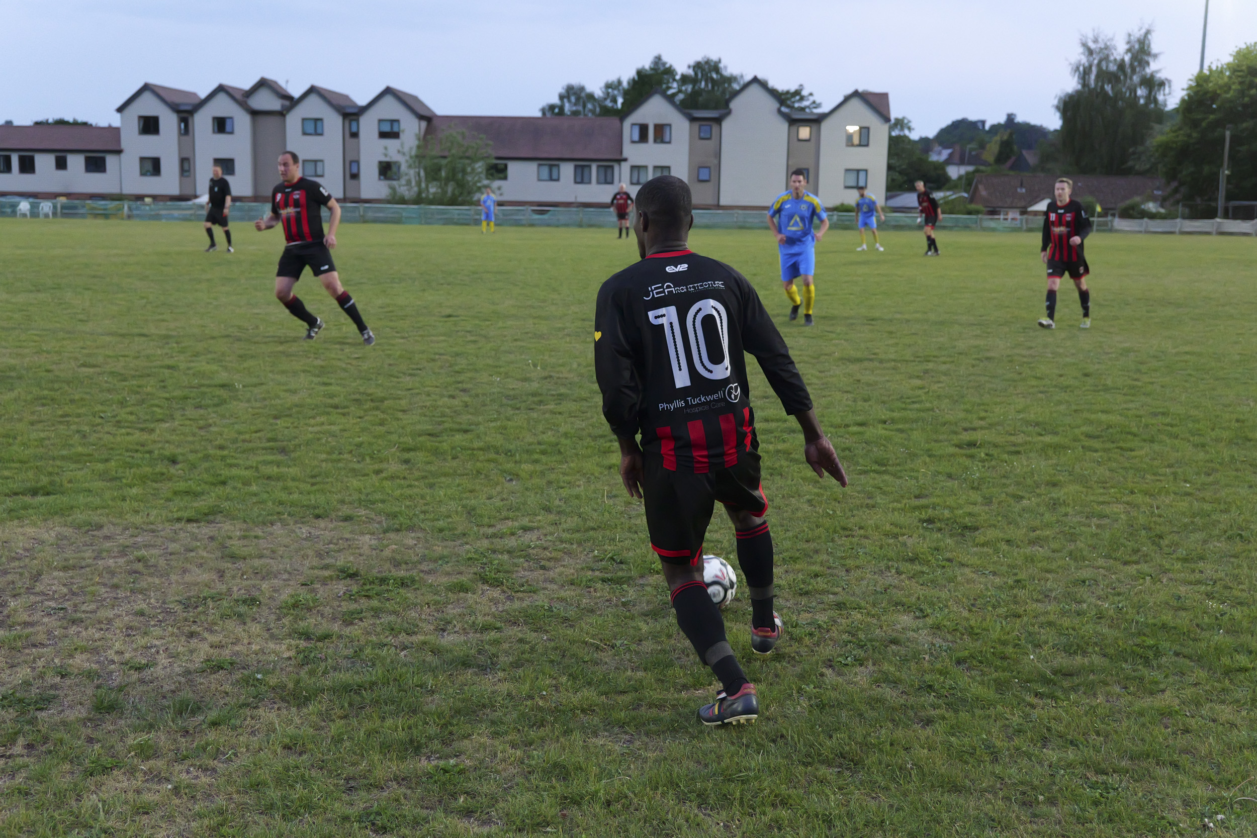 Panasonic Lumix S1 II sample gallery: footballers in action during game at last light