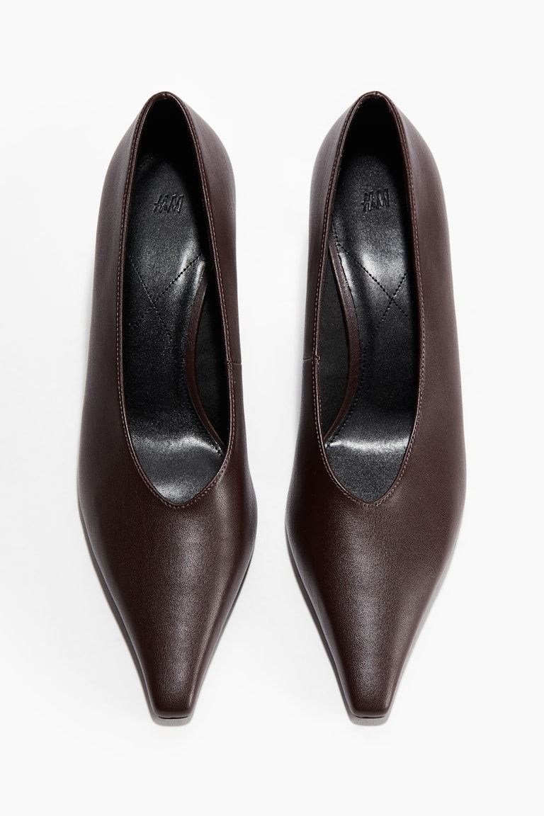 Pointed Pumps