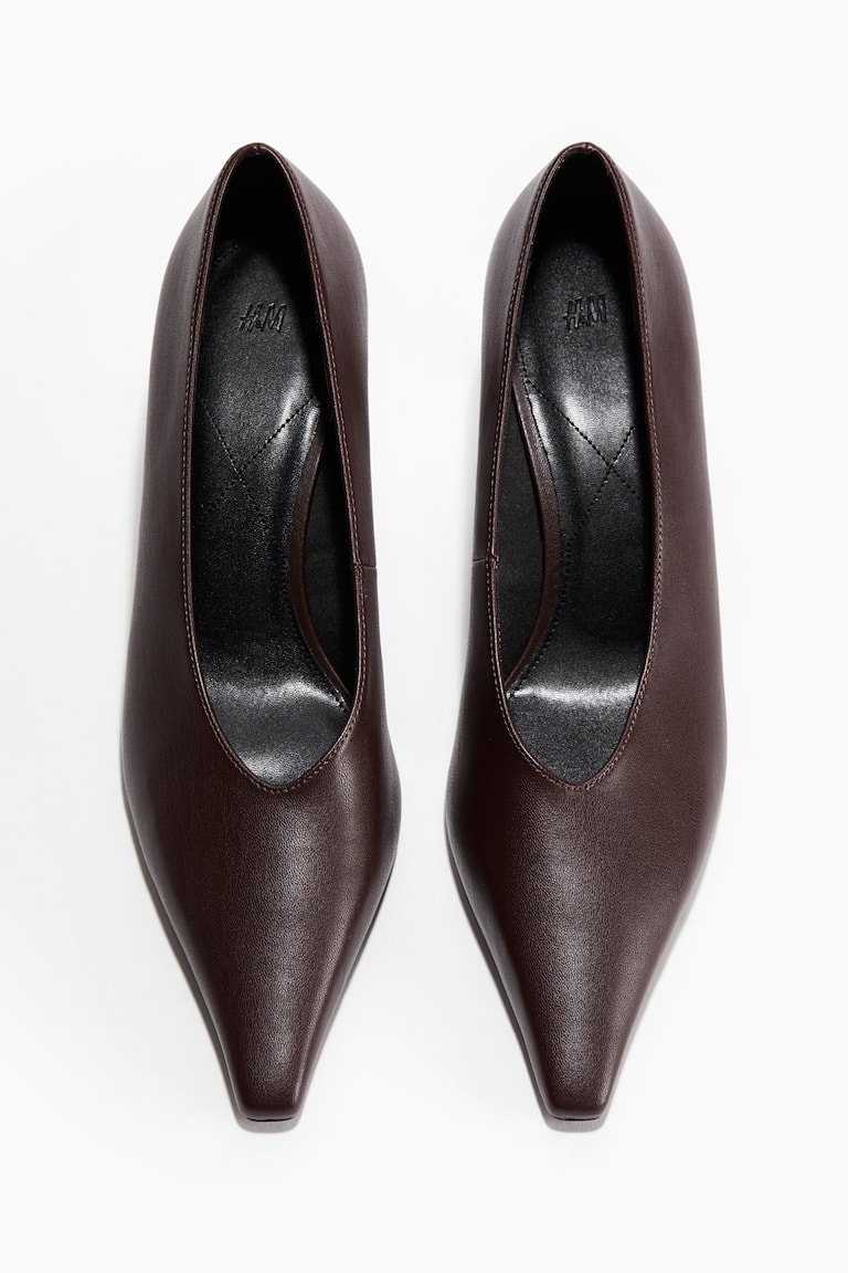 Pointed Pumps