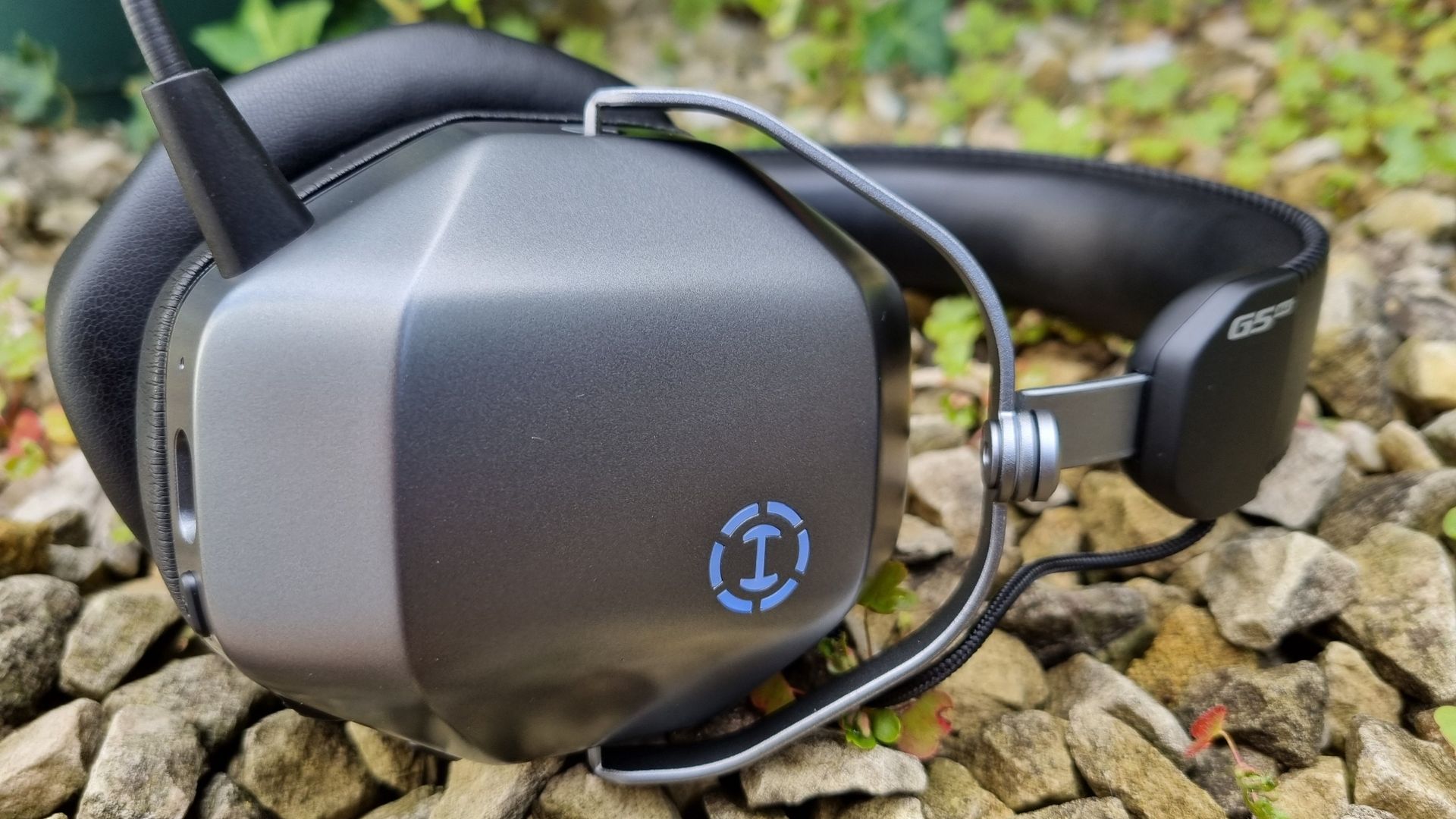 Close up shots of the various features on the Edifier G5 Max gaming headset