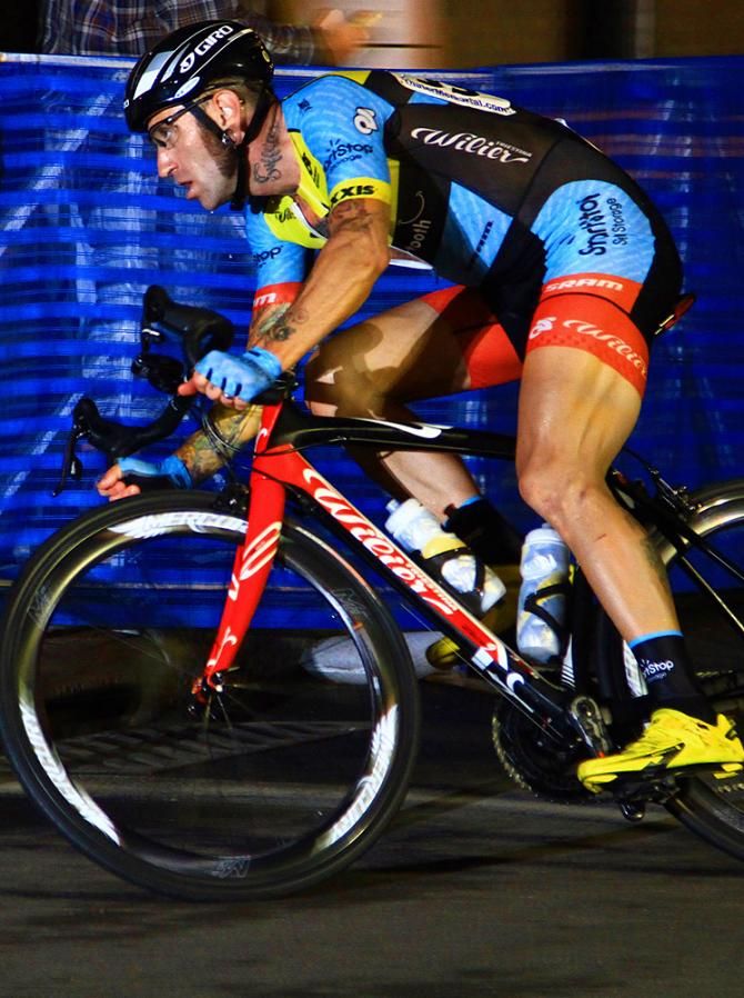 Adam Myerson (Team Smartstop) takes the turn like a Formula 1 car. Very low to the ground