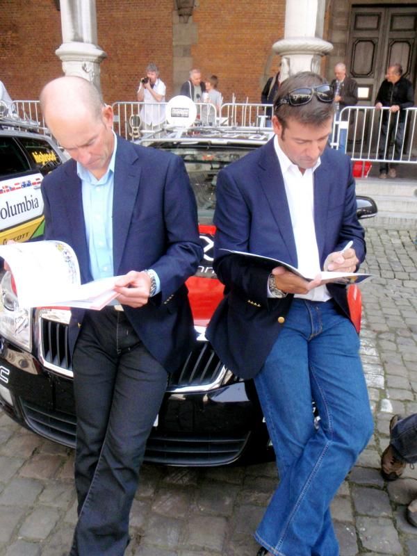 Cadel will attack here: BMC directeurs sportif Mike Sayers and John Lelangue make some notes in the race hand book.