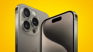 iPhone 15 Pro sett mot en gul bakgrunn.