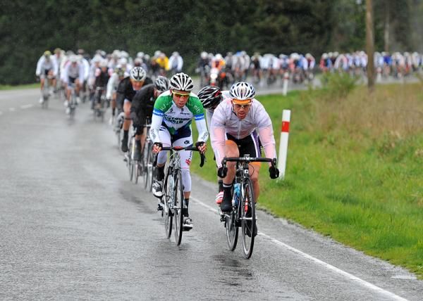 Racing gets underway from Te Anau in cold wet conditions