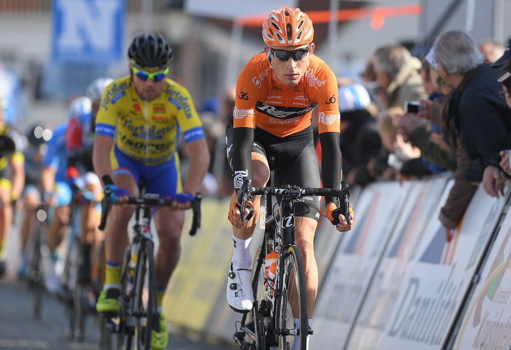 A Roompot rider mid-race
