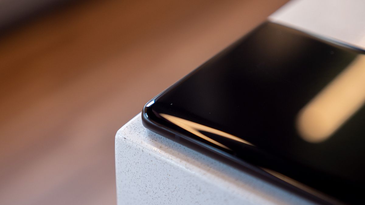 Hands-on with the Motorola Edge+ (2023) looking at the curved glass on the front