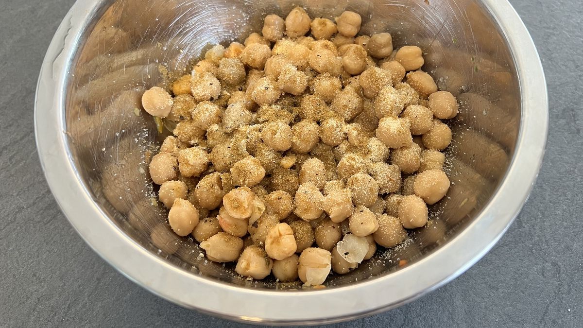 i-made-crispy-air-fryer-chickpeas-and-it-s-made-snacking-healthy