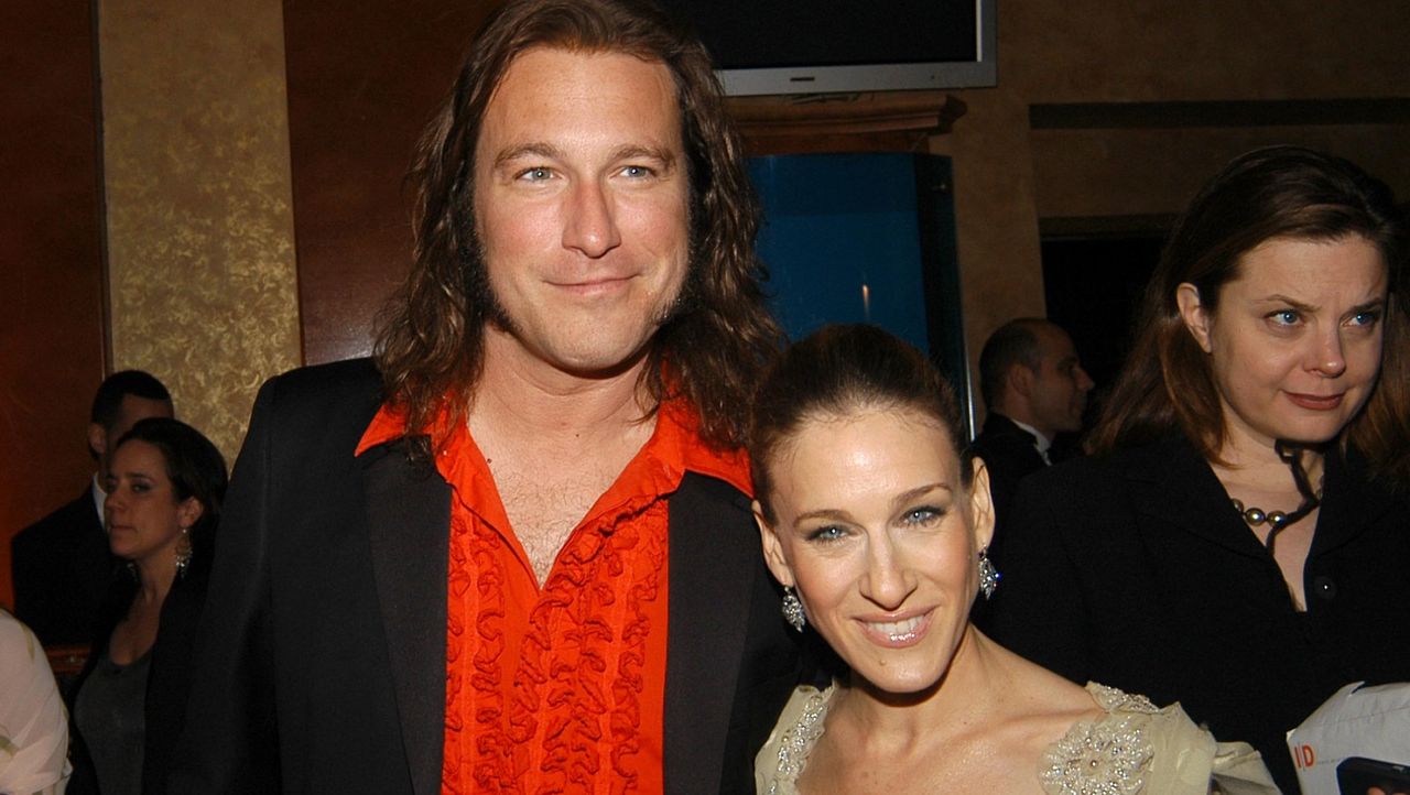 John Corbett and Sarah Jessica Parker attend The FRAGRANCE FOUNDATION Presents the 34th Annual FIFI Awards at Hammerstein Ballroom on April 3, 2006 in New York City.