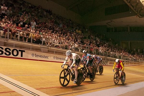 Anna Meares from Australia powers to victory in the women's keirin final.