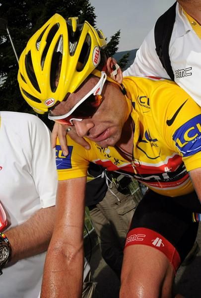 A heartbroken Cadel Evans (BMC) has lost the yellow jersey.