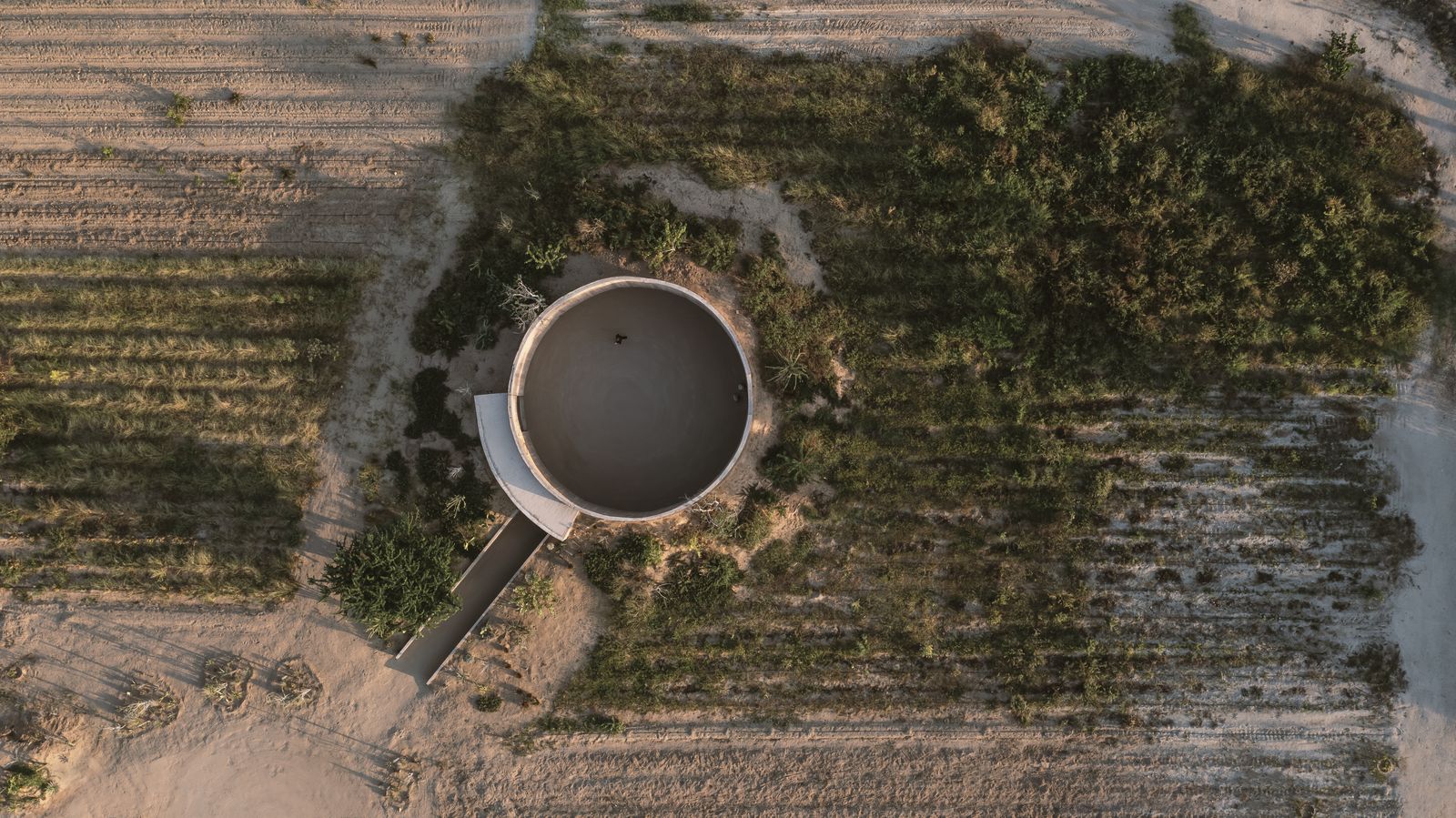 Tour Spiritual Enclosure: a minimalist ceremony space by Ruben Valdez ...