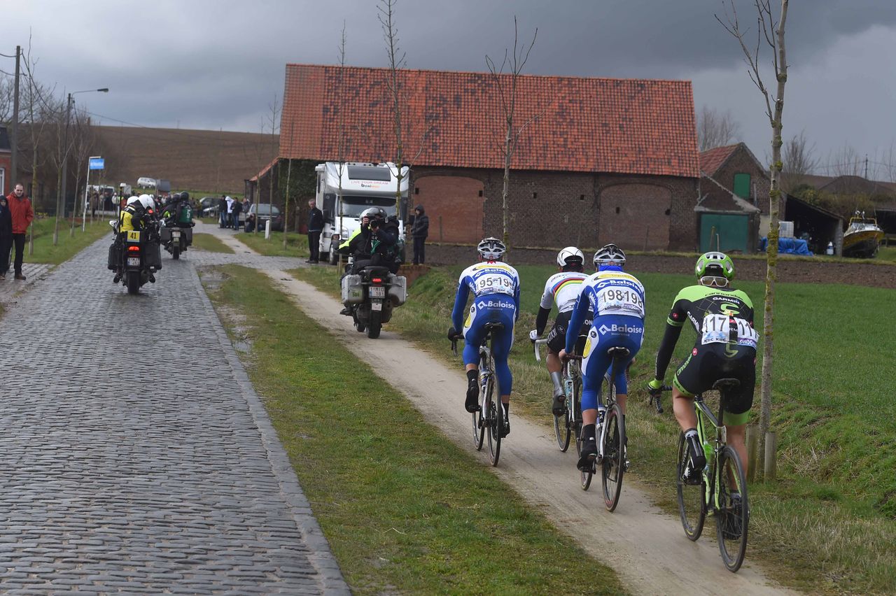 The leaders take a smoother route in Dwars door Vlaanderen