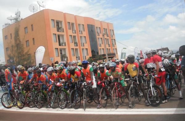 The men's race is ready to go.