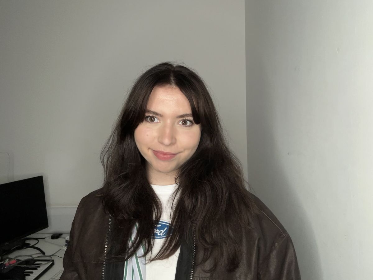 Selfies taken using the Neewer RP19H 19-inch ring light
