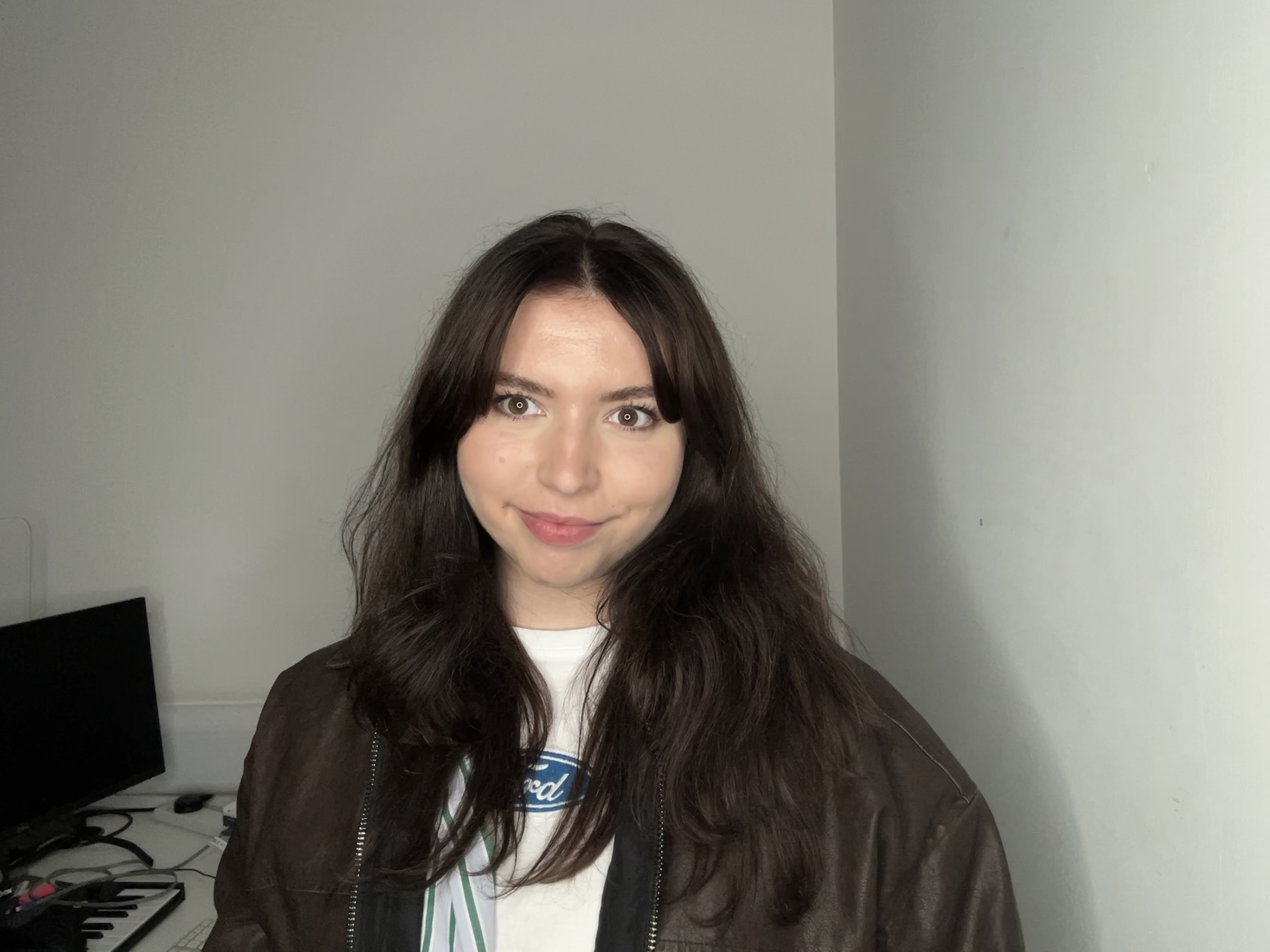 Selfies taken using the Neewer RP19H 19-inch ring light