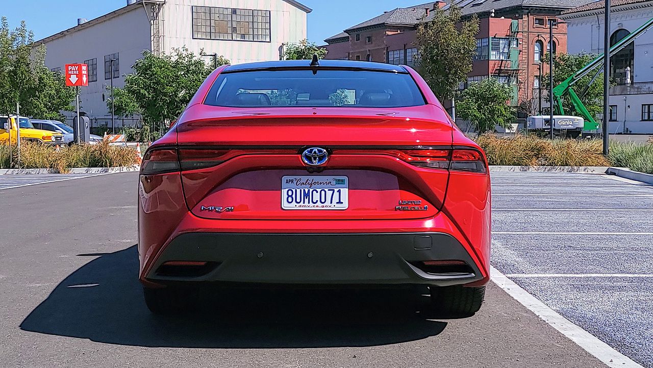 Rear profile of the Toyota Mirai (2021)