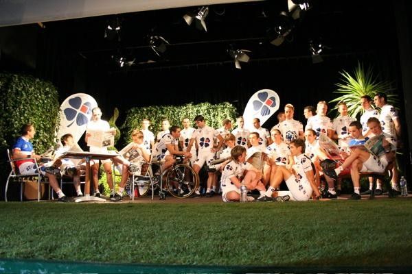 The curtain is raised on the 2008 Fran&ccedil;aise des Jeux team.