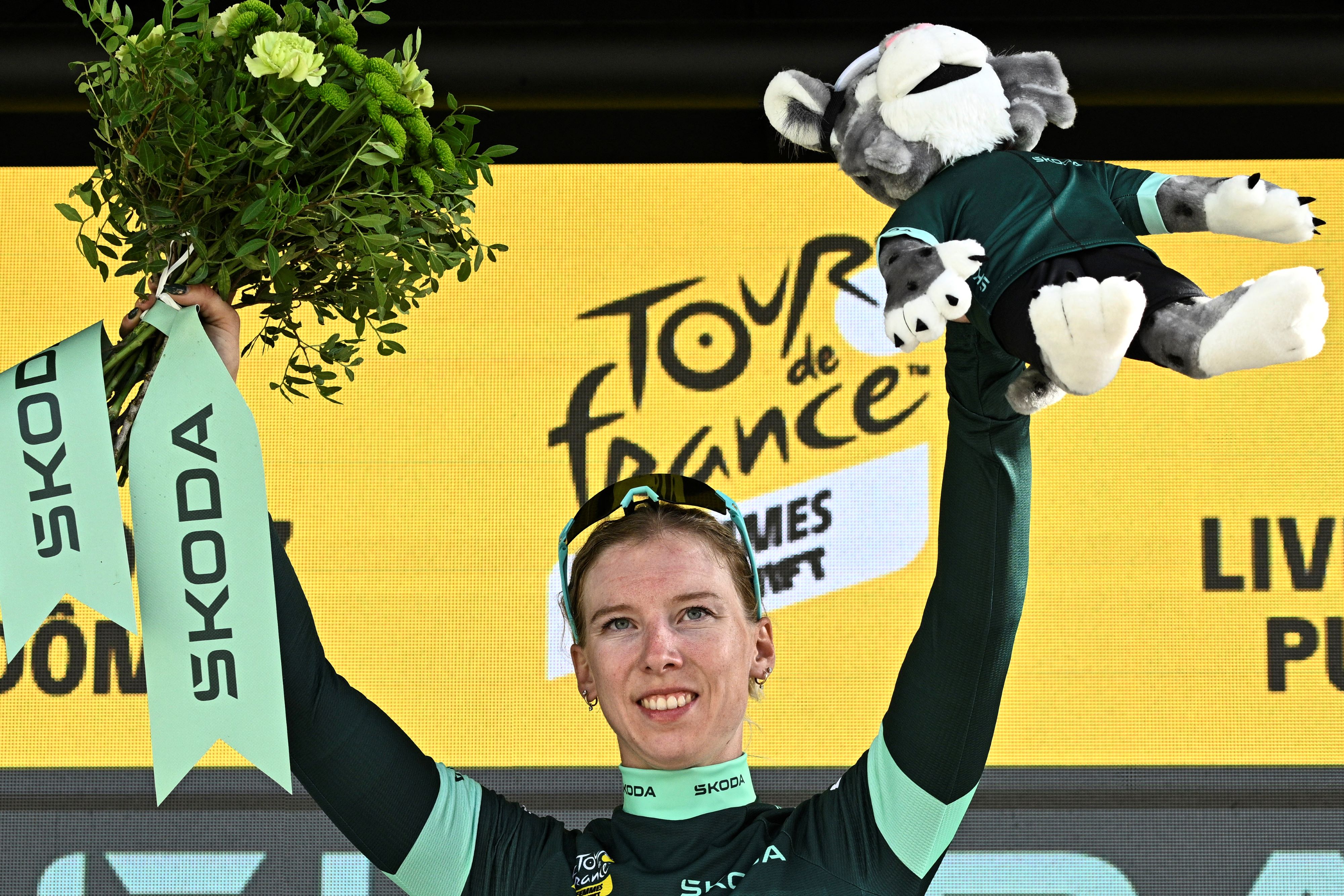 Lorena Wiebes keeps green after stage 6