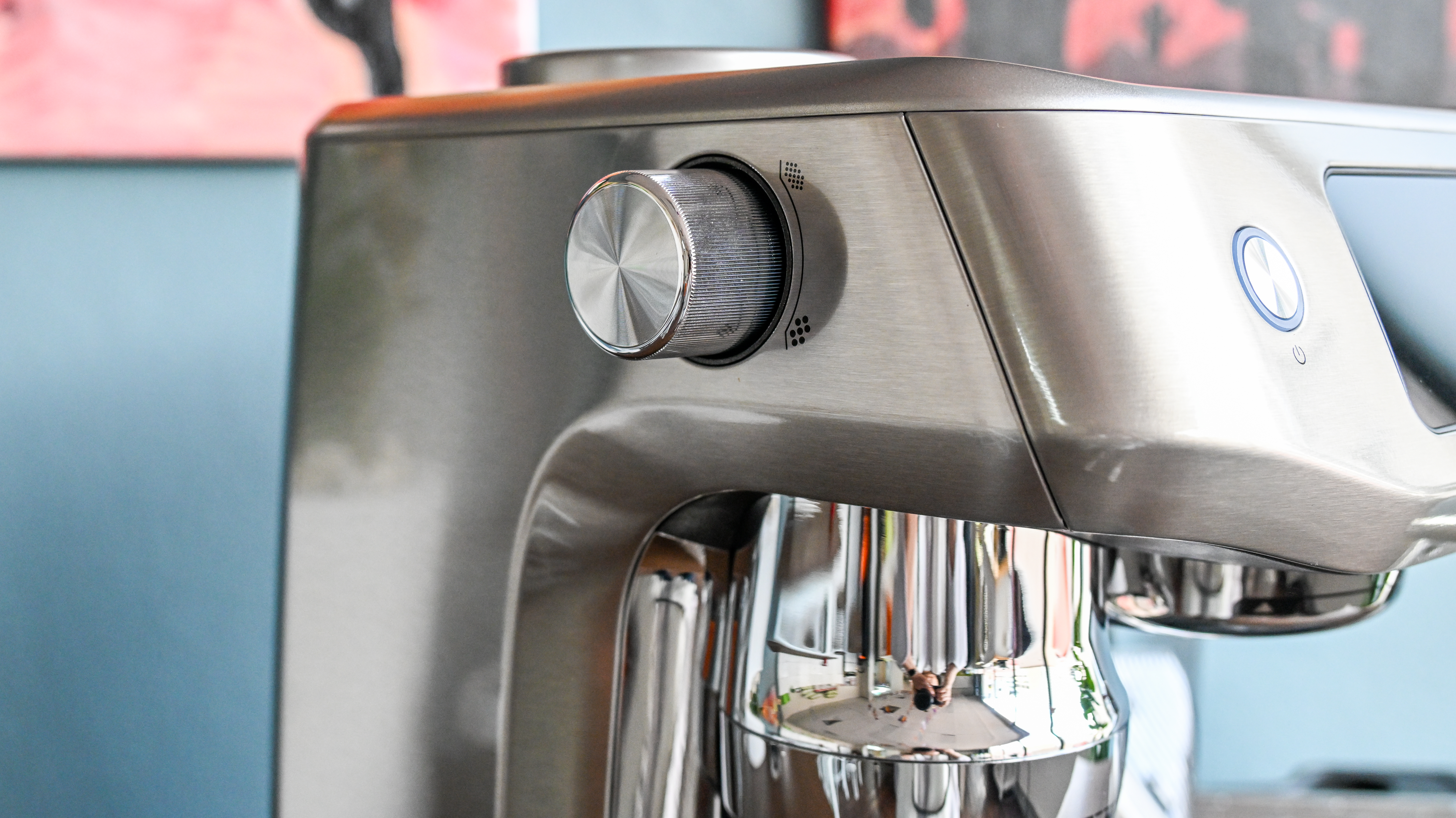 A close up side-on view showing the Breville Oracle Jet coffee machine's dial for adjusting grind setting.
