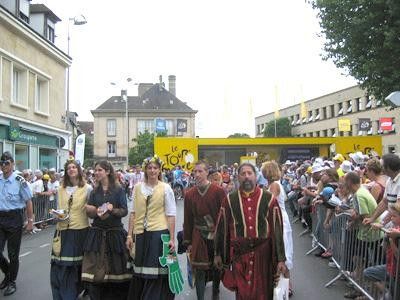 Folklore at the start in Beauvais.